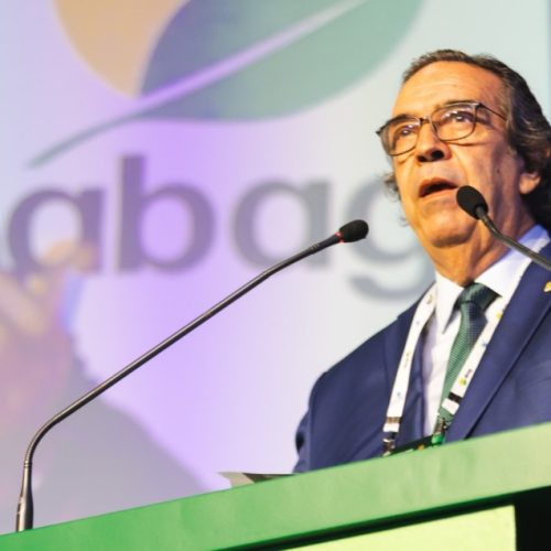 Análise da Notícia: Presidente da Abag Considera Tarifaço de Trump um ‘Desastre’ para o Agro Brasileiro