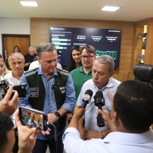 Ministro Carlos Fávaro entrega maquinários para agricultura familiar em Sorriso